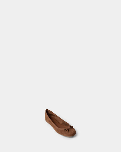 the ESSENTIALS ballerina, cognac suede