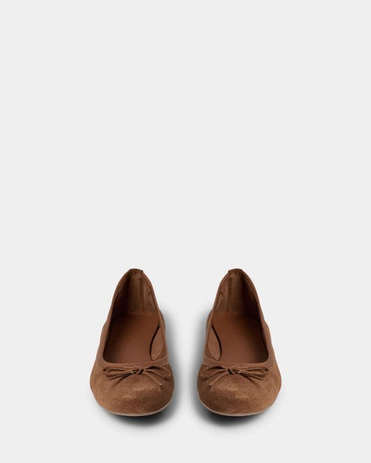 the ESSENTIALS ballerina, cognac suede