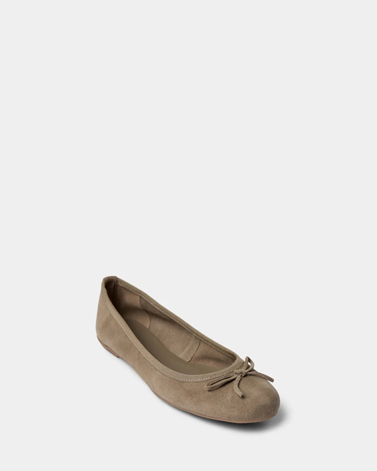 the ESSENTIALS ballerina, sueded sand